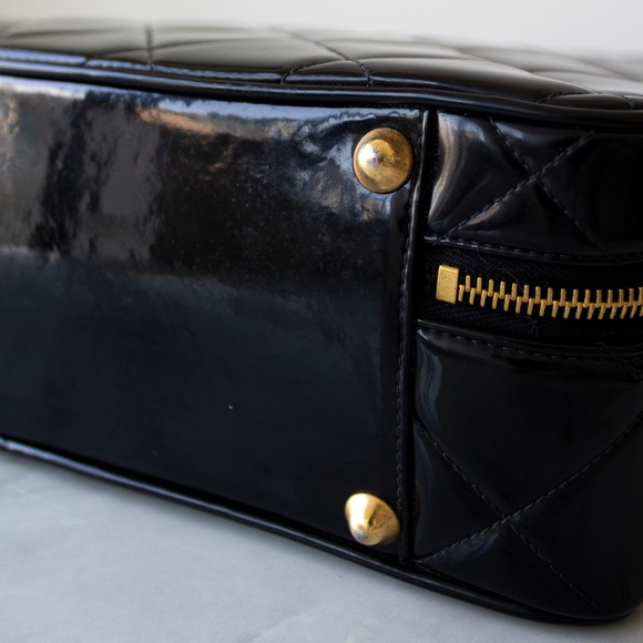 Chanel Vintage Spring 1995 Black Quilted Patent Leather Large 95P Vanity Bag - Picture 13 of 16